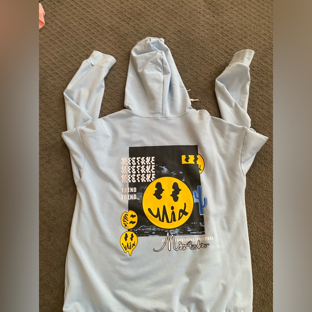 Medium,Baby blue sweatshirt